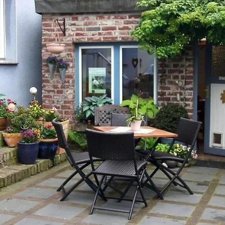 In Mit Grossem Garten