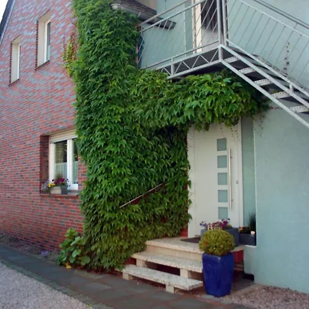 In Mit Grossem Garten