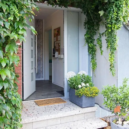 In Mit Grossem Garten *