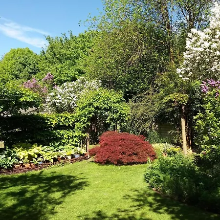 In Mit Grossem Garten *
